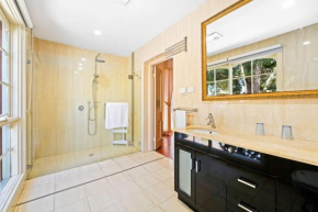 Prime Glen Huntly Beauty - 4BR Family Home w pool